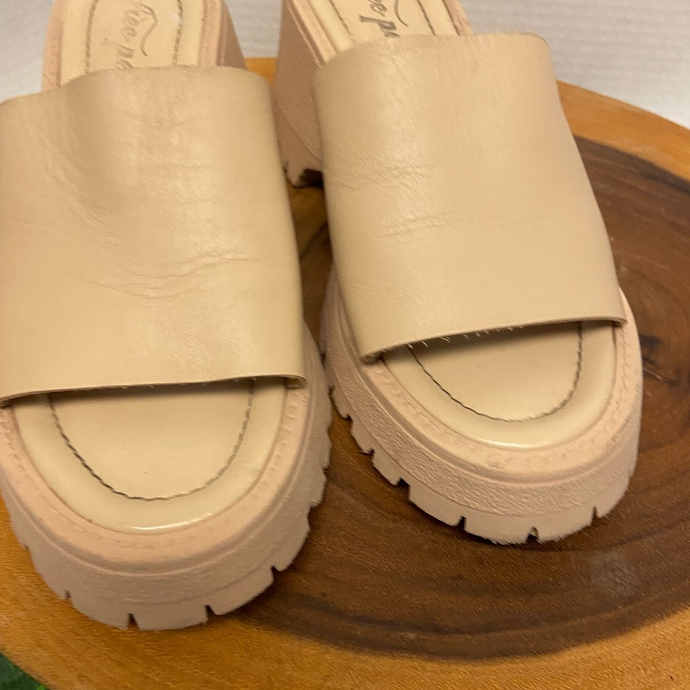 Free People Nude Platform Sandals - Picture 4 of 8